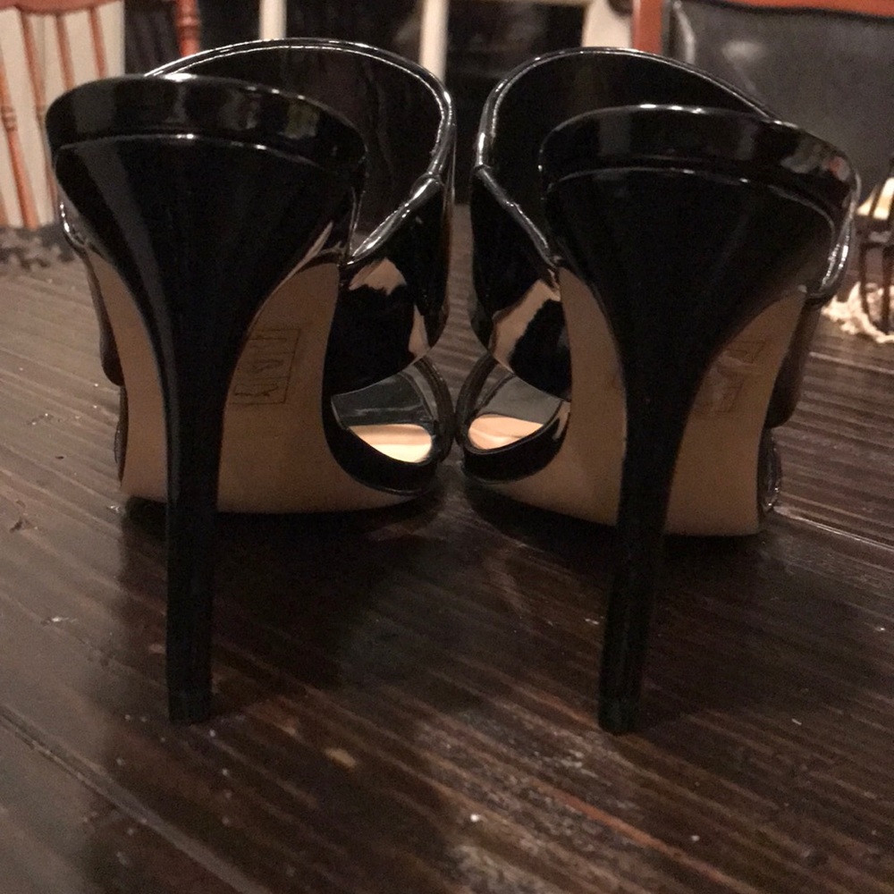 ALDO BLACK HEELS. Feels very lightweight to wear. - Picture 8 of 8